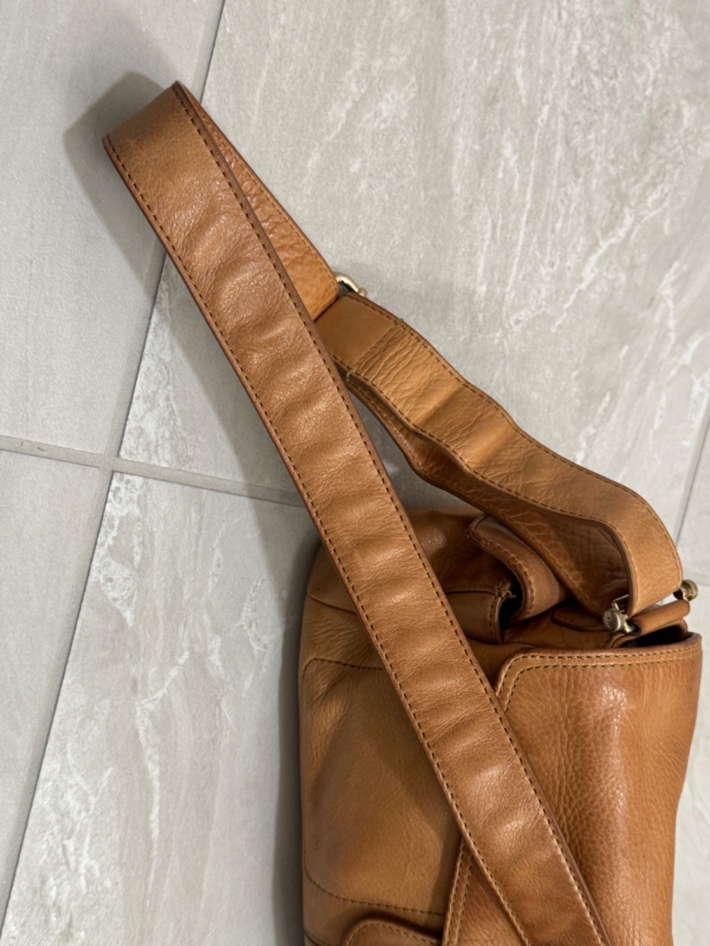 Classic Women's Leather Shoulder Bag in Tan - Picture 12 of 16